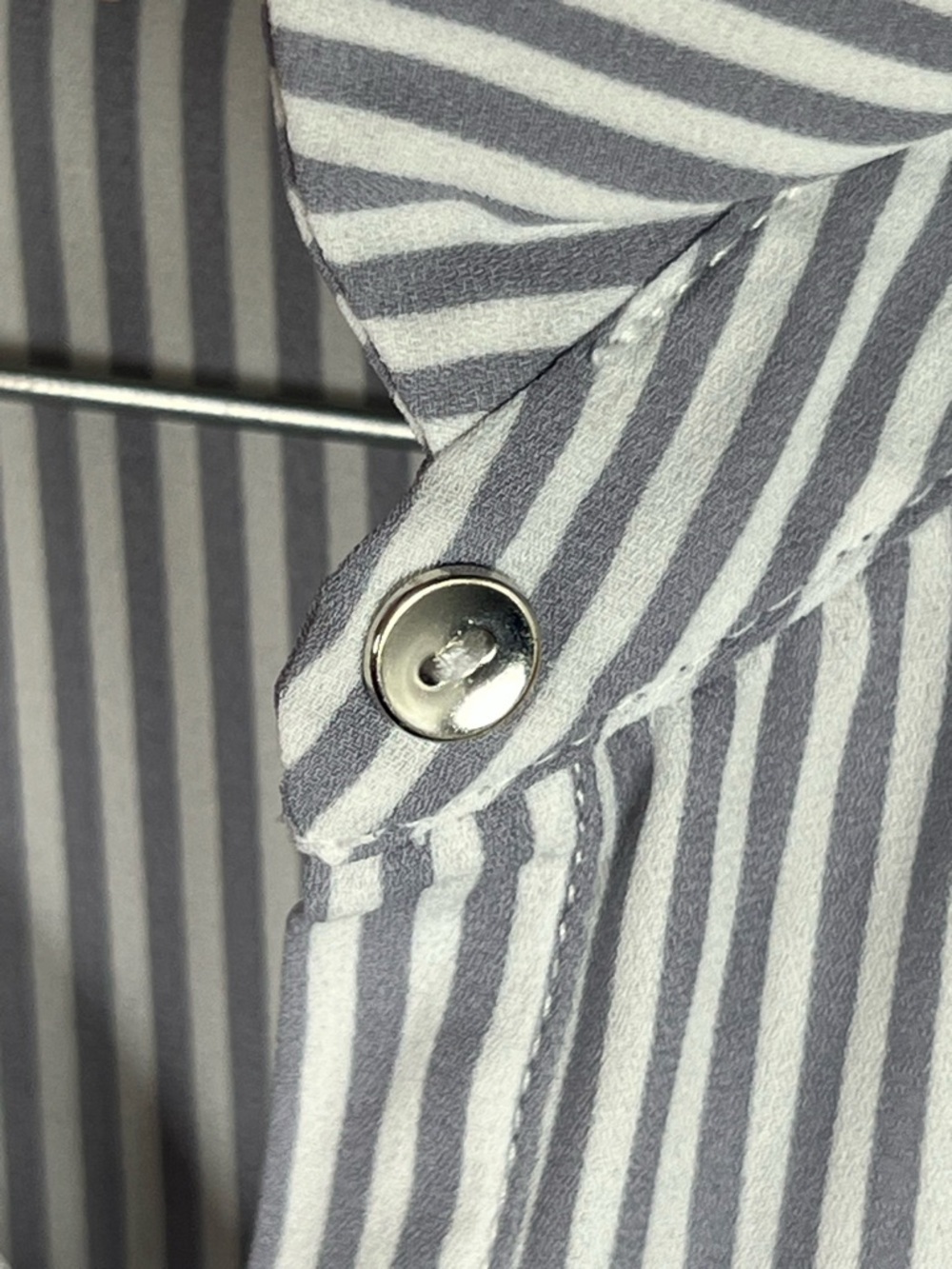NWOT Simply Styled Women's Vertical Stripe Button Down Shirt White & Gray Sz S - Picture 5 of 9